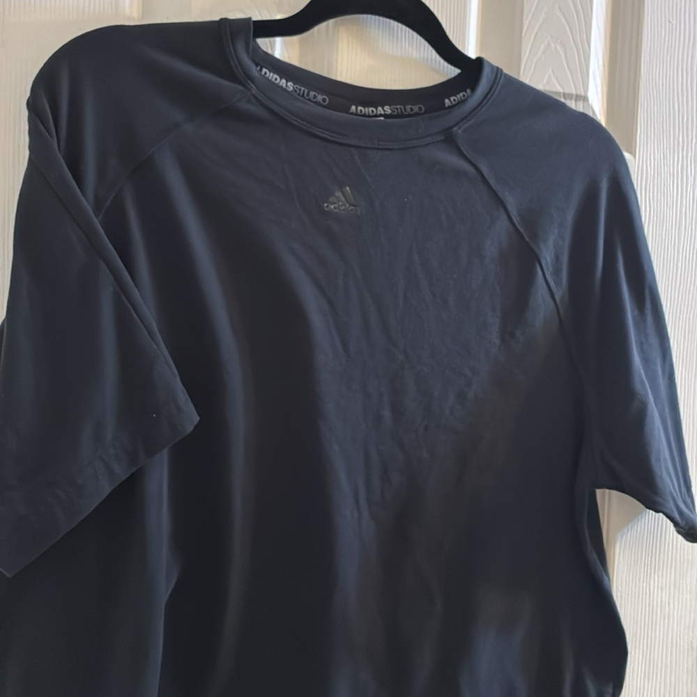 Adidas Studio cropped boxy workout Tee shirt Small Short sleeve Adidas shirt - Picture 5 of 8